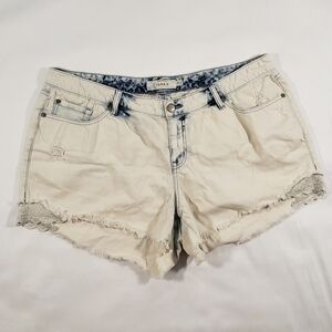 Torrid Boyfriend Mid-Rise Shortie Shorts Size 20 Distressed Light Wash Lace Cut-